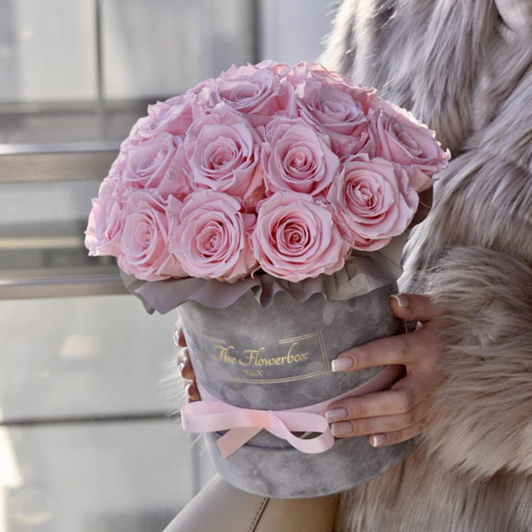 mini rose flower gift box with ribbon