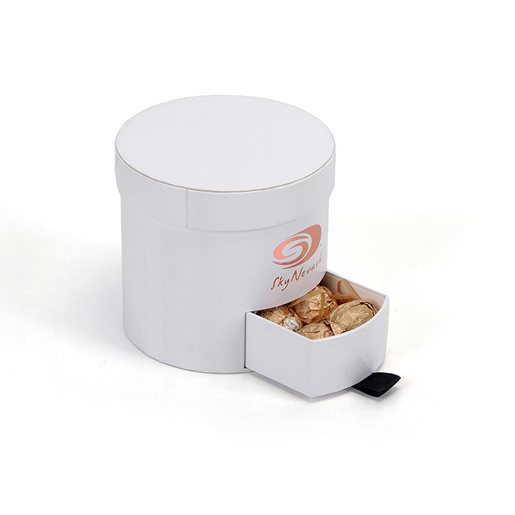 White luxury round flower box