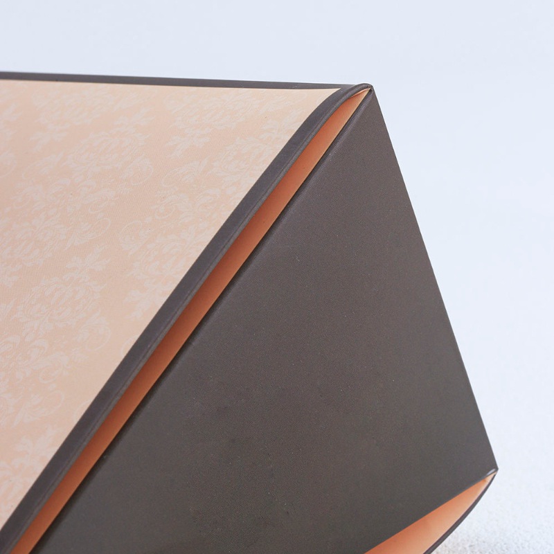 Beige Triangular Handheld Lipstick Gift Box