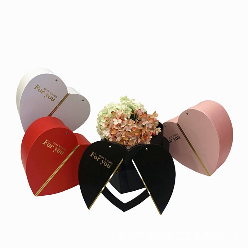 Custom Luxury Heart Shaped Flower Box with Magnetic Opening Design