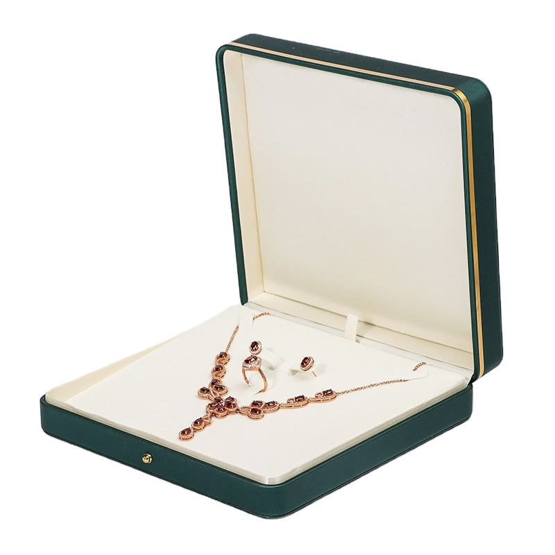 Luxury PU Leather Jewelry Box with Velvet Interior And Magnetic Closure for Bracelet