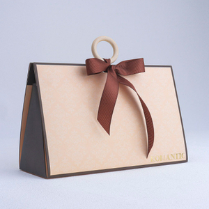 Beige Triangular Handheld Lipstick Gift Box